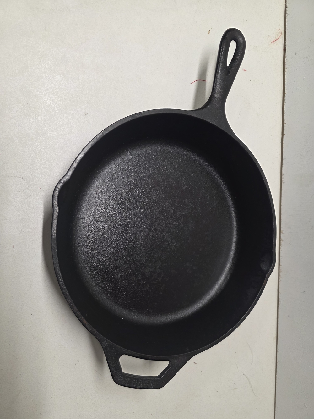 Lodge 10" Cast Iron Skillet 8SK USA Double Pour Spouts Helper Handle